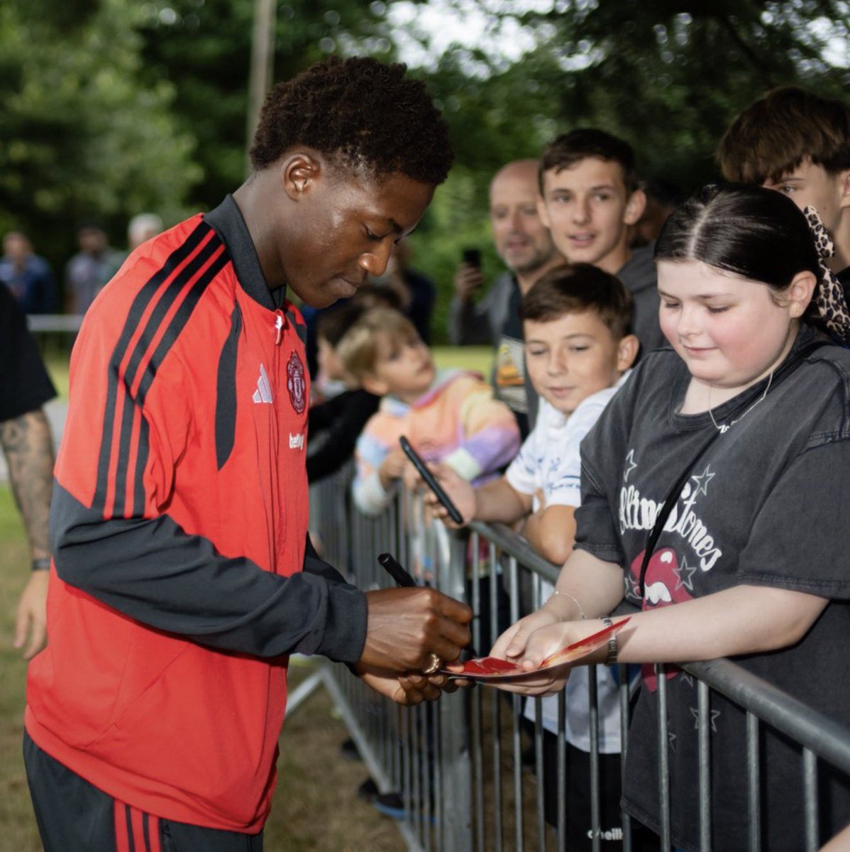Utdtruthful's tweet photo. 📸 - Marcus Rashford, De Ligt and Kobbie Mainoo in Ireland. TIME ❤️‍🔥 https://t.co/0Q2pczDLQd