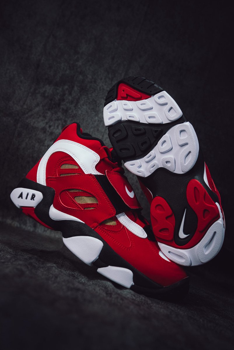 SOLELINKS's tweet photo. Ad: Nike Air Diamond Turf 2 'Prime Red' on sale for $104.23 + FREE shipping, discount applied in cart => https://t.co/bhjwDFh9YV https://t.co/s8D0M8drXW