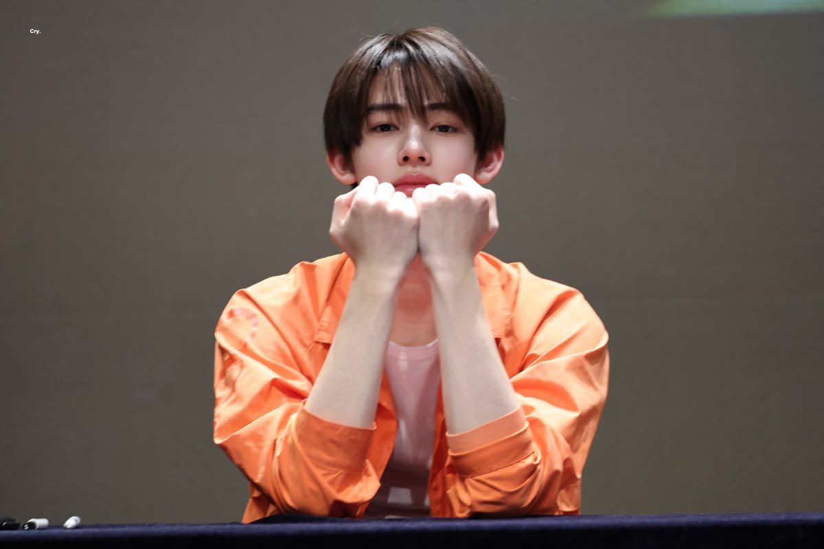 eoomr_'s tweet photo. 이날 엄성현 애교 개끼는데 진짜 뭐였을까 https://t.co/LarBsG4TRv