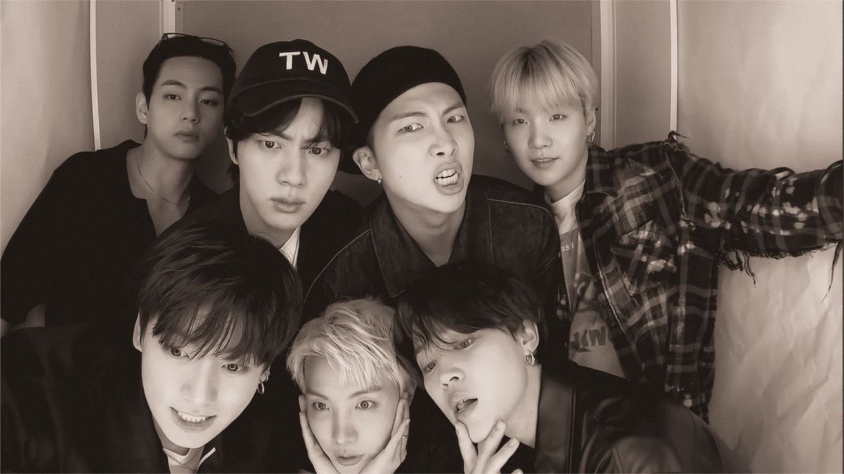 hwanllee's tweet photo. ` соу в честь камбека в тви
 поиск мью и читателей✨ 
¡ я рая; libra; intp 
ульт группы: 
• bts • skz •p1h 
но так же слушаю много других; 
!¡ в бесконечной любви к юнги; юнмины и минсоны женаты кста<3 иногда пишу ау(закреп) 
буду вас комфортить юноу, велком любимки 🩶 https://t.co/ZjKo71ncEd