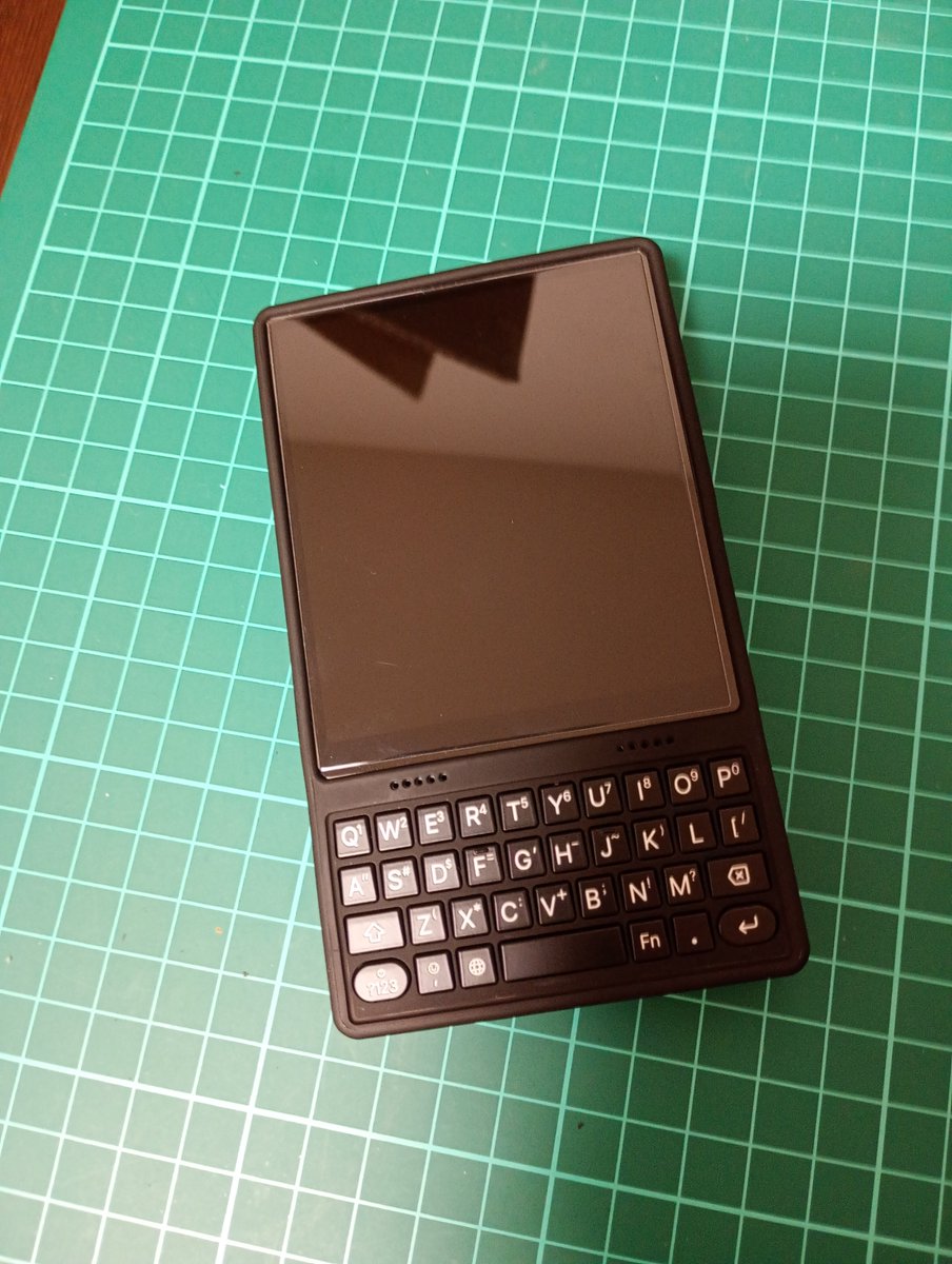 mountain_no_no's tweet photo. 時間経つとキーボードの電源OFFになるのがちょっと使いにくいね。
#IKKO 
#mindone
#qwerty https://t.co/DAAOh5cVmQ