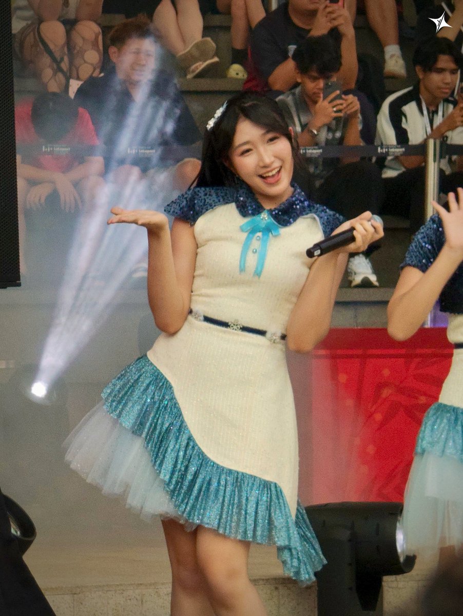 Anomali_Kuning's tweet photo. Levi di Malaysia @Levi_JKT48 

#LeviJKT48 #jkt48 https://t.co/CJTBM6PFGd