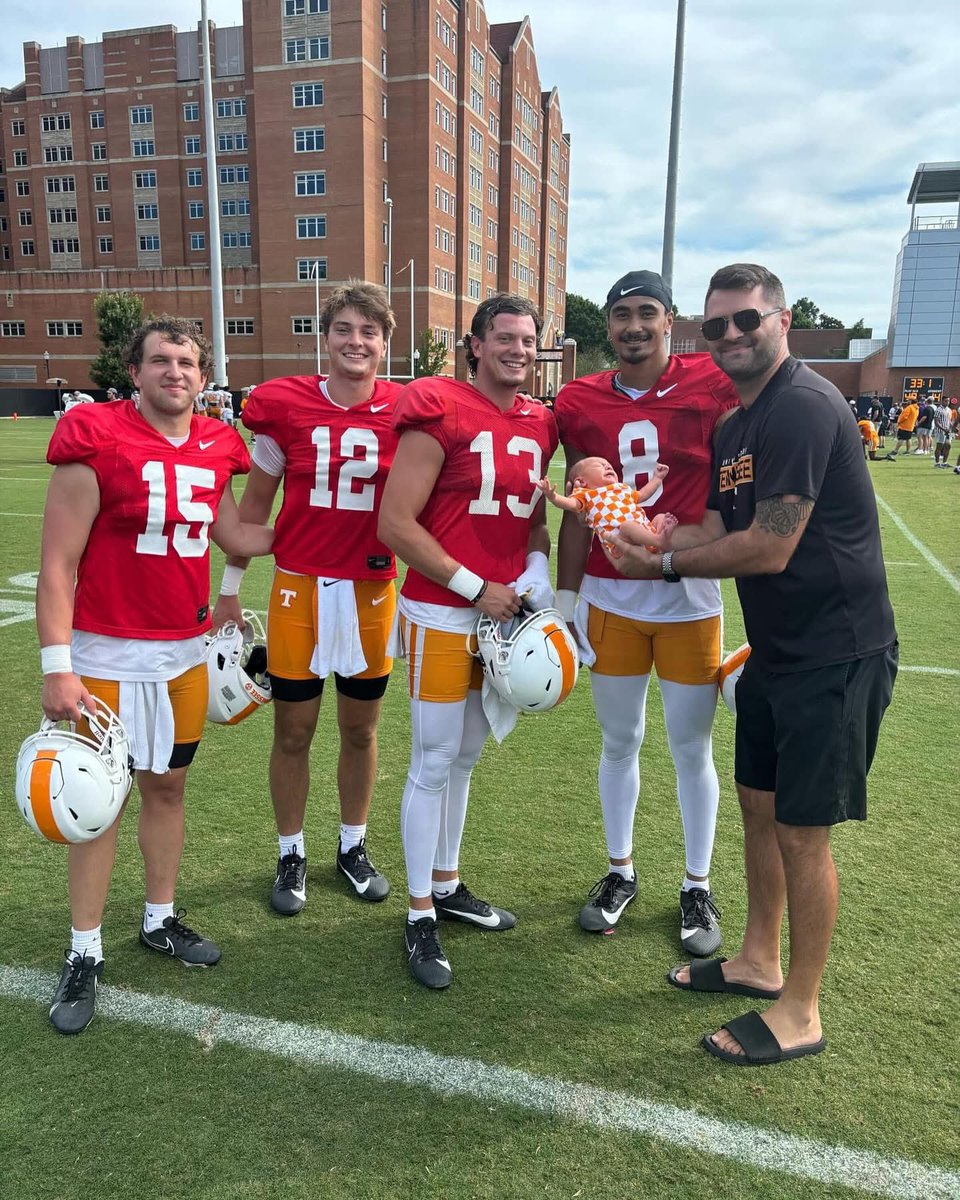 ErikAinge3's tweet photo. TD and The TN QB group year after year. 
4 Days old
1 year old
2 years old

Go get em boys! Go Vols!!!!! https://t.co/OahOxOIhxB