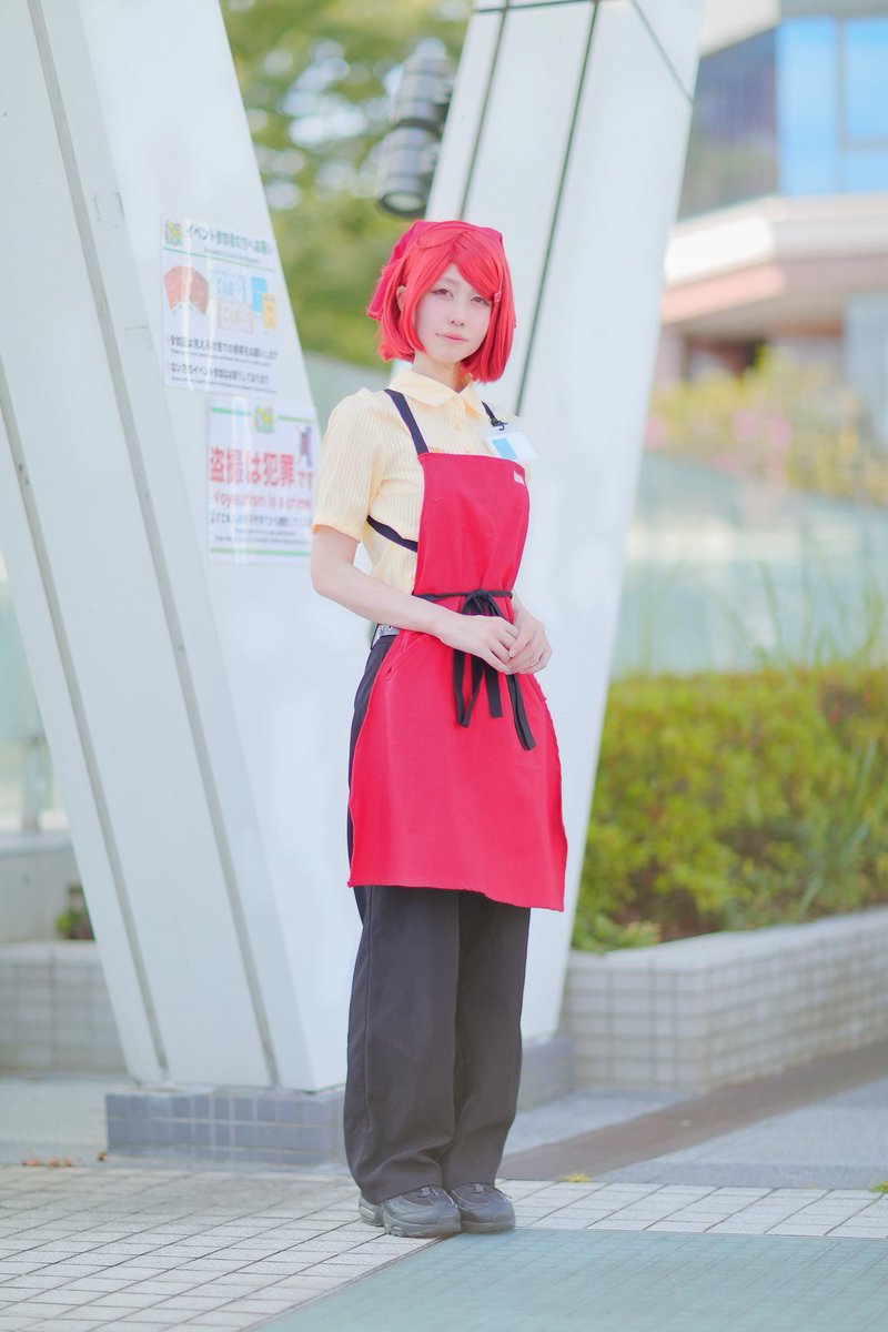 pi703's tweet photo. ⚠️ cosplay ⚠️
スーパーの裏でヤニ吸うふたり/山田さん

「   いらっしゃいませ   」

📷:@akr5d 
 #コスサミ2026 https://t.co/7kCI96TCcJ
