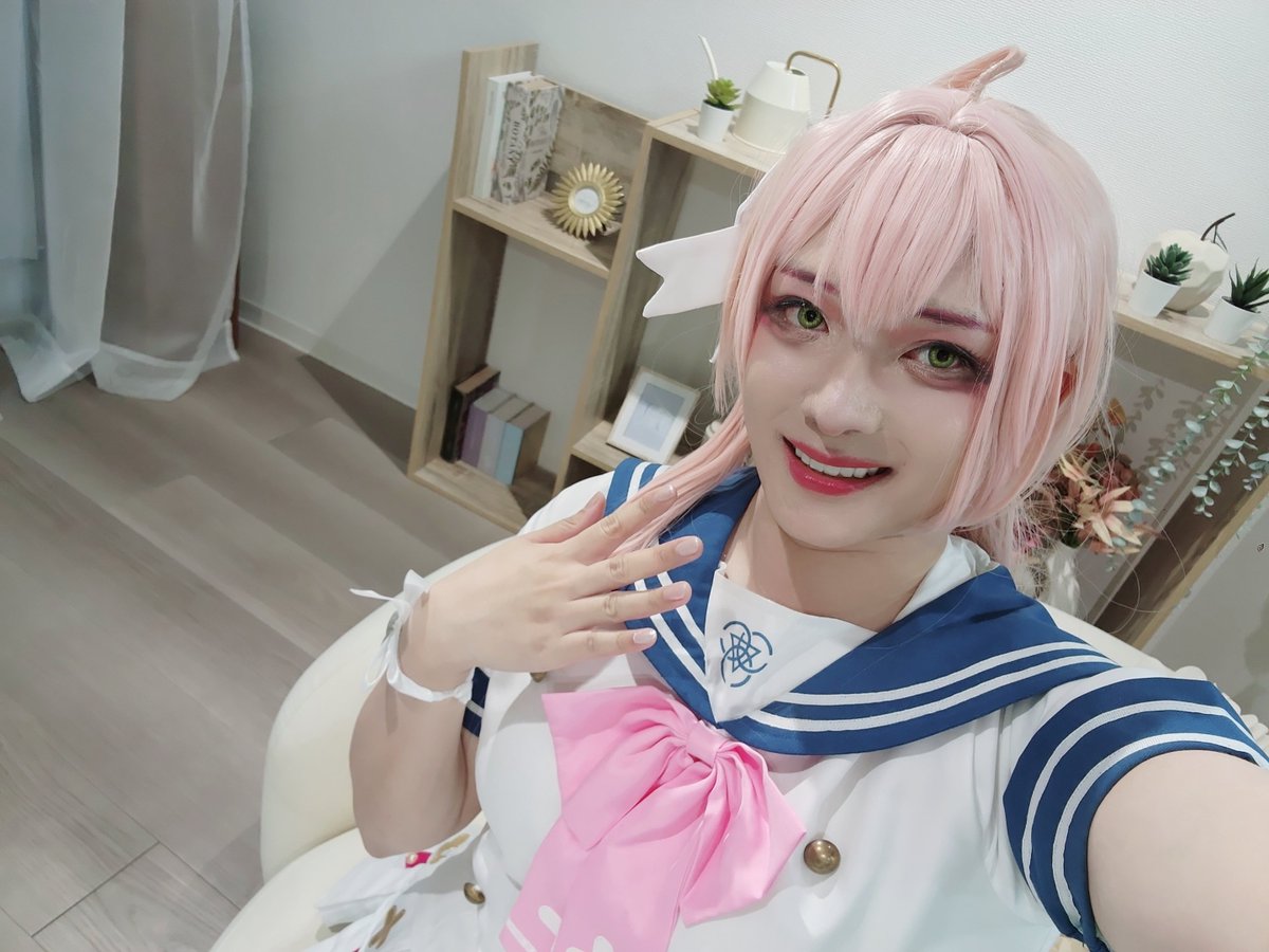 grenadine_sour's tweet photo. 改めて今日はみなさん交流会お疲れ様でした！
初コスでありブルアカ初であった浦和ハナコでいました！
これからも沢山色んなブルアカのコスをしたい！見たい！と思った1日でした！

ヘイローは持ってきたんですけどパキンとしちゃって付けられませんでした🥺ﾕﾙｼﾃ

#SummerArchive0809 https://t.co/Wfa1ARA9Jx