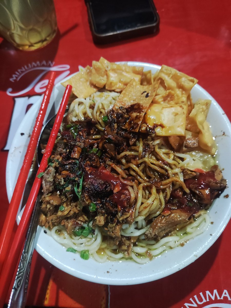iniapippew's tweet photo. @suamrembulan13 Sudah makan mbak lunaa... Barusan pergi makan ehehe https://t.co/93LycF8dgk
