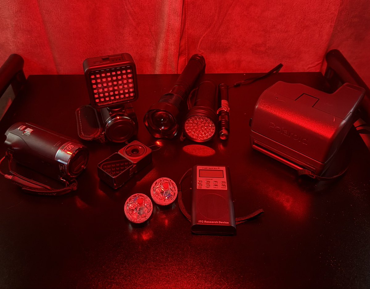 ItsMossTV's tweet photo. Now why would I have all of these things? https://t.co/owxINBbfEK