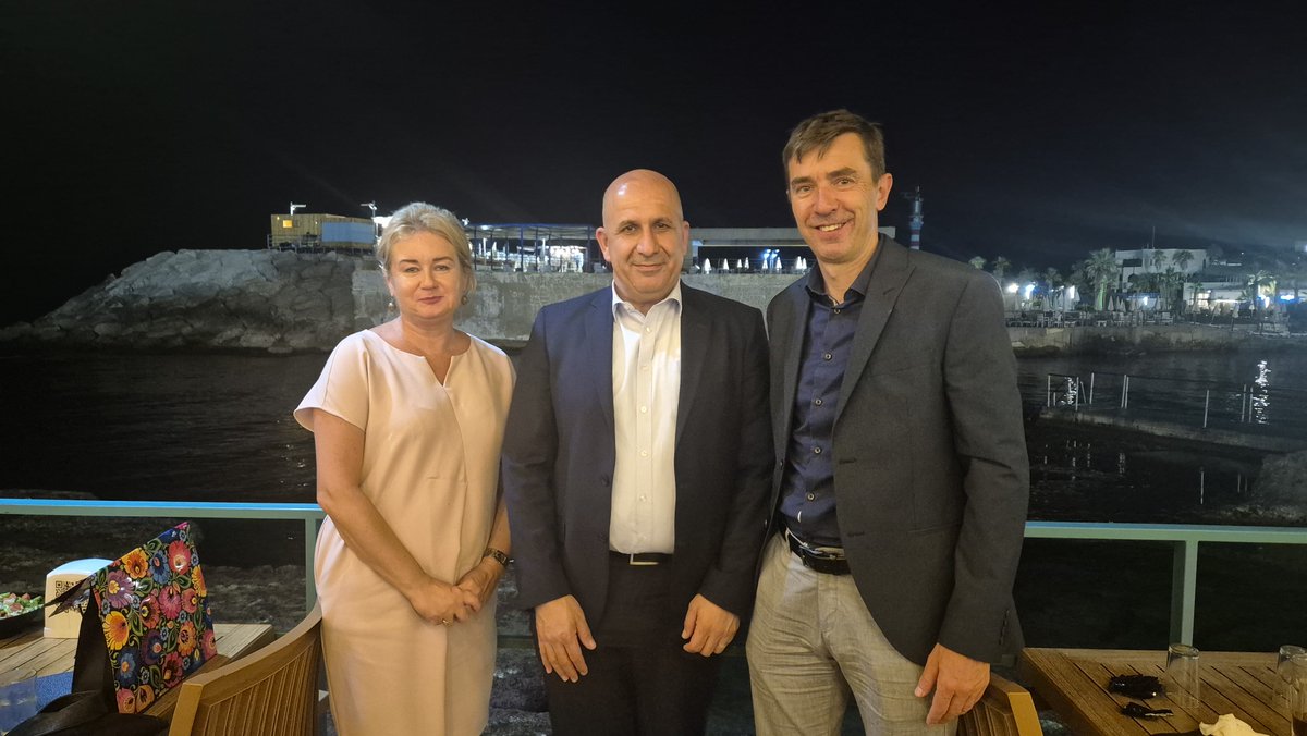 PLinLebanon's tweet photo. 🇵🇱🇱🇧 Delegacja #iHELP ponownie w #Bejrut.
Projekt finansowany z programu @PolskaPomoc obejmuje szkolenia z zakresu ratownictwa i pierwszej pomocy oraz przekazanie specjalistycznego sprzętu dla libańskiej Obrony Cywilnej. https://t.co/FWOqnr1tso