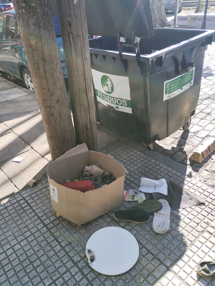 patocata's tweet photo. #VicenteLopez
La mugre nuestra de cada día!
@VivamosVL
@HUMVL
@soledadmartinez
#mugre
#basura
#ratas
#olor
De paso revisen las cloacas y sumideros.
El olor es insoportable!! https://t.co/eswLRWO5ff