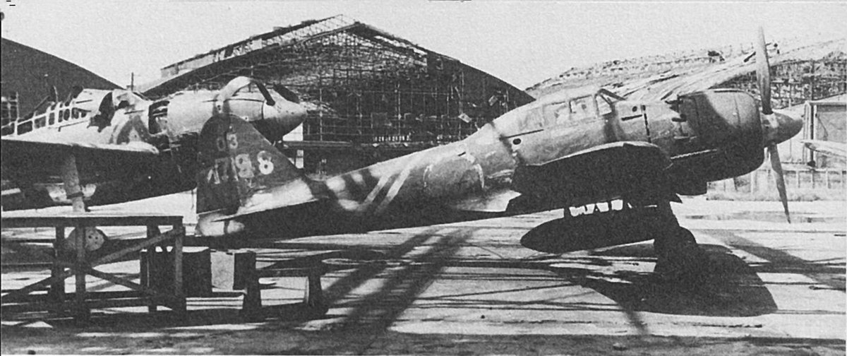 JN721stACF306FG's tweet photo. 本日は長崎に原爆が投下された日。
あの日、西部軍管区よりB-29少数機侵入の報を受けた陸軍飛行第59戦隊は五式戦、第203海軍航空隊は零戦を各々10数機出撃させ、高射第4師団と共に邀撃。投下行程を3度失敗させ、第1目標の小倉は守り切ったが、全速で第2目標の長崎に逃げられ、投下されてしまった。 https://t.co/TFadApYh9F