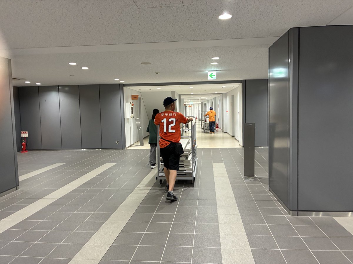 FORZA_EHIME's tweet photo. 26／27シーズンJ3開幕戦お疲れ様でした。ナイスゲーム！この調子でスタートダッシュを！撤収ボランティアにご協力頂いた大勢の皆さん、ありがとうございました！#ehimefc https://t.co/c6wsXEx58x