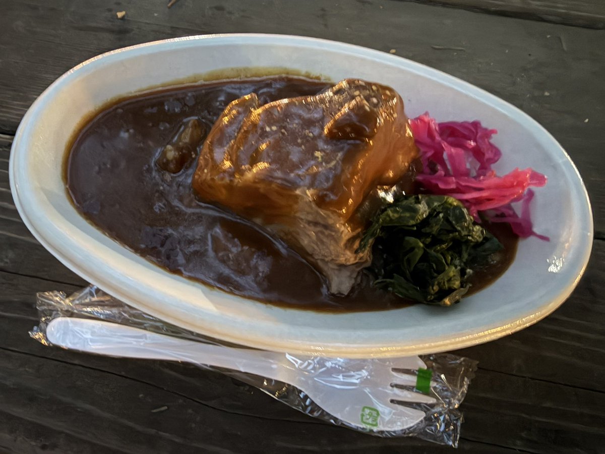 chestnutanmitsu's tweet photo. フェス飯どれも美味しかった〜！
個人的に“シン茨城カレー”が最高でした✨
#LuckyFes
#結那爆食部 https://t.co/gB3MdDdb4O