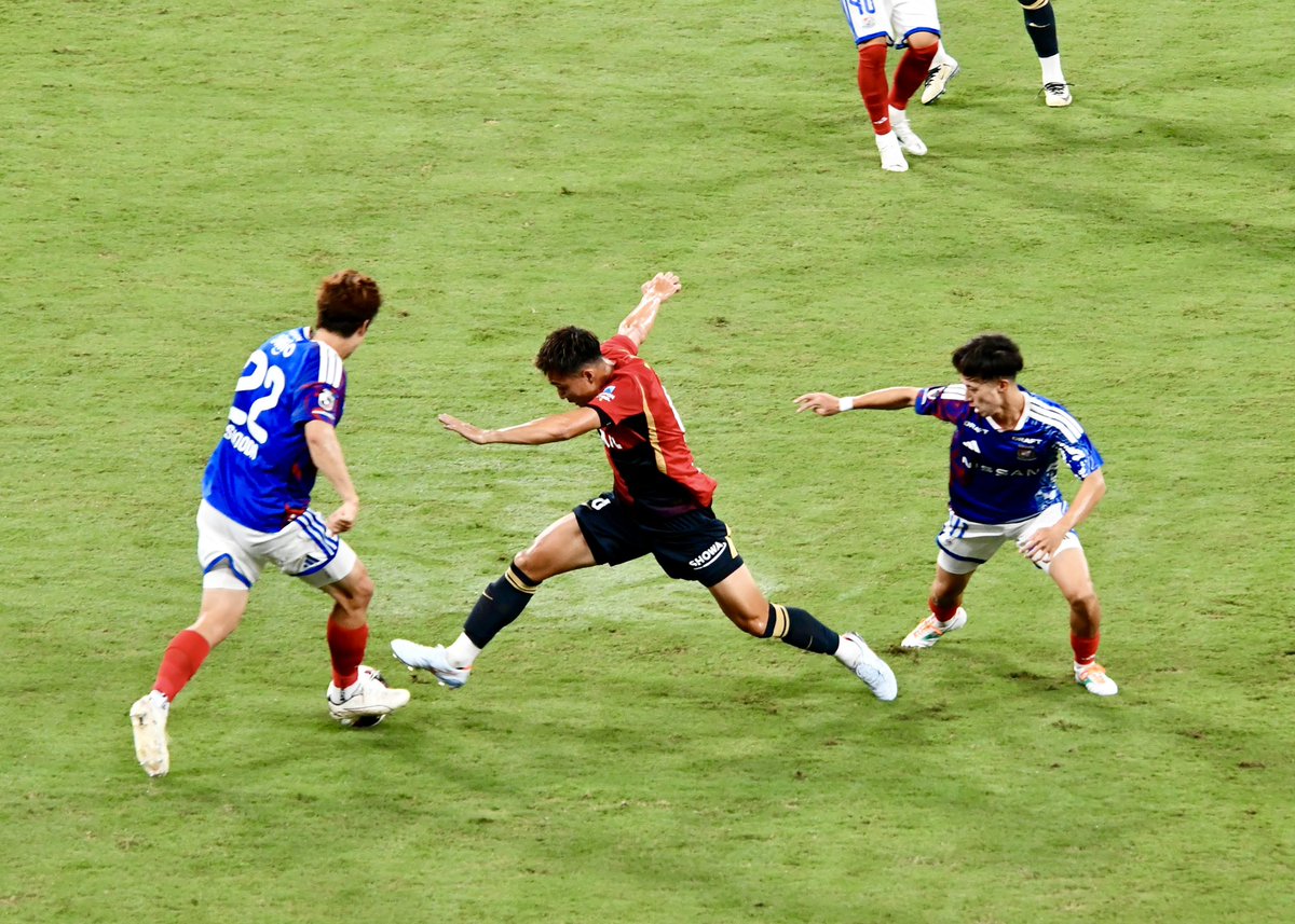 hinapapan's tweet photo. カッコイイポーズ対決みたいな
#fmarinos
#マリノス https://t.co/2dUowsjL40