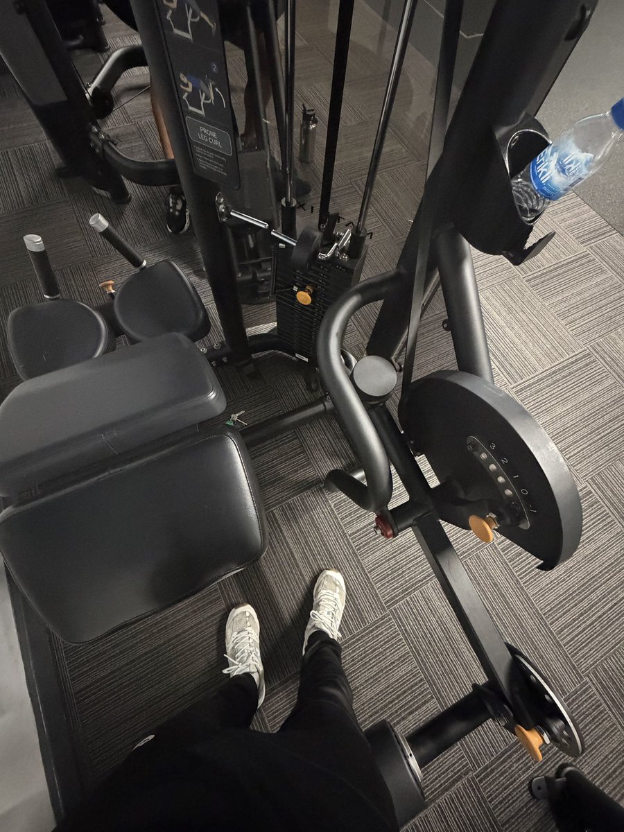 _saniii_x's tweet photo. gym day.. fully jacked 💪🏼🔩 https://t.co/uIhkNJr0vN