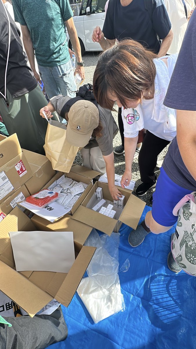 JapanEthical's tweet photo. 【令和8年熊本地震 災害衛生支援3日目】

八代市千丁町にて支援物資のお配り会を開催しました！

暑さ対策グッズや水などをお届けし、節水洗濯の実演も行いました。

たくさんの笑顔に出会えた一日でした。

ご協力いただいた皆さまに心より感謝申し上げます。

#熊本地震 #災害支援 #衛生支援 #八代市 https://t.co/dXnsybJf4Z