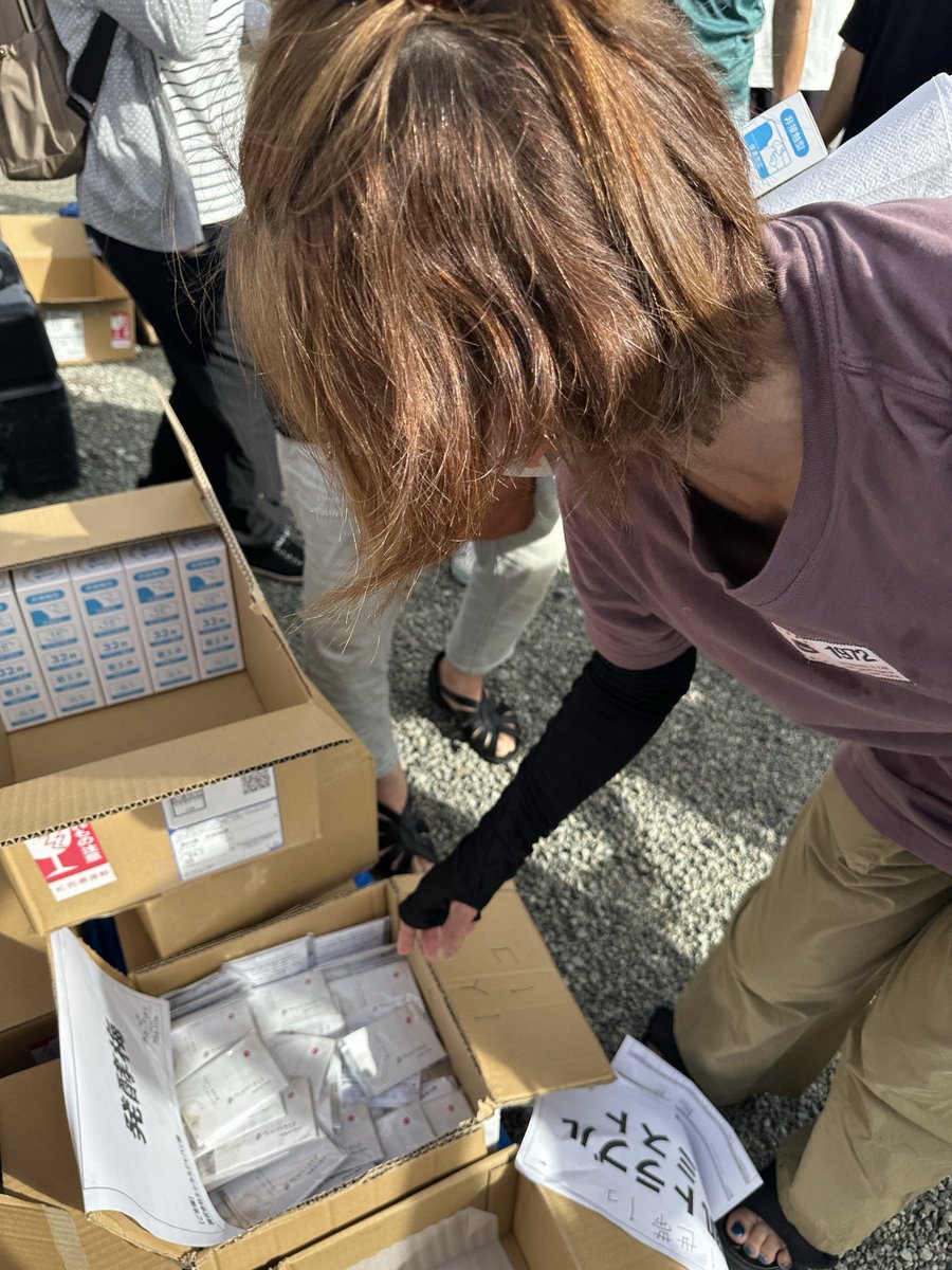 JapanEthical's tweet photo. 【令和8年熊本地震 災害衛生支援3日目】

八代市千丁町にて支援物資のお配り会を開催しました！

暑さ対策グッズや水などをお届けし、節水洗濯の実演も行いました。

たくさんの笑顔に出会えた一日でした。

ご協力いただいた皆さまに心より感謝申し上げます。

#熊本地震 #災害支援 #衛生支援 #八代市 https://t.co/dXnsybJf4Z