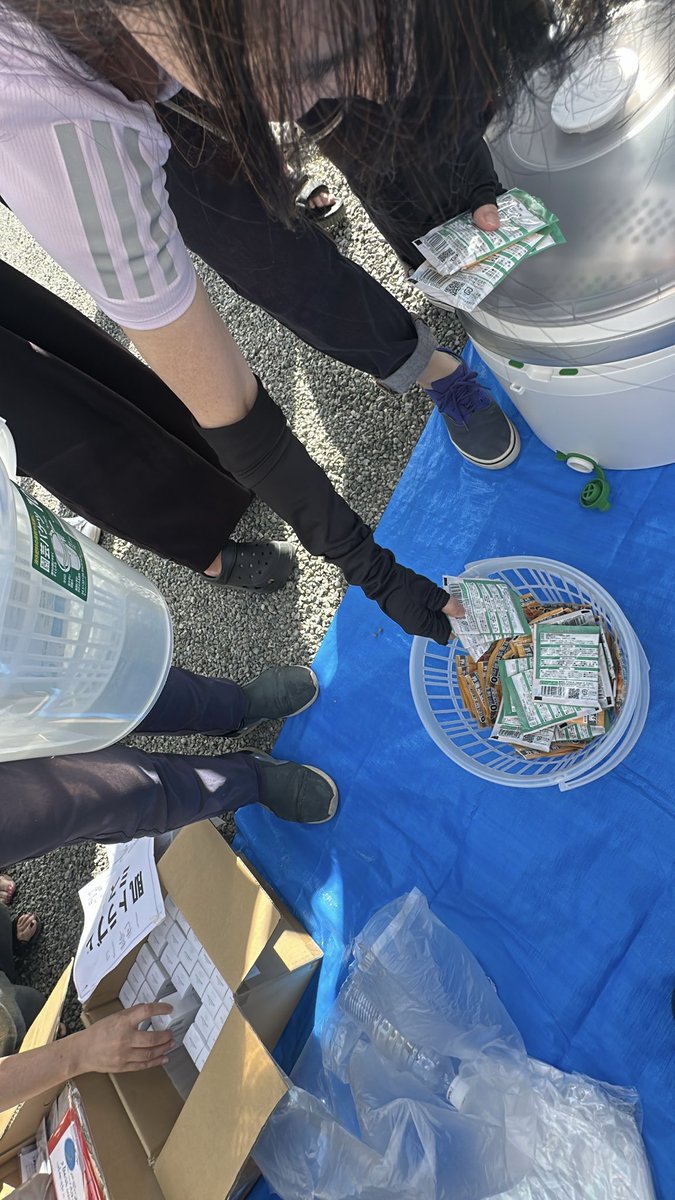 JapanEthical's tweet photo. 【令和8年熊本地震 災害衛生支援3日目】

八代市千丁町にて支援物資のお配り会を開催しました！

暑さ対策グッズや水などをお届けし、節水洗濯の実演も行いました。

たくさんの笑顔に出会えた一日でした。

ご協力いただいた皆さまに心より感謝申し上げます。

#熊本地震 #災害支援 #衛生支援 #八代市 https://t.co/dXnsybJf4Z