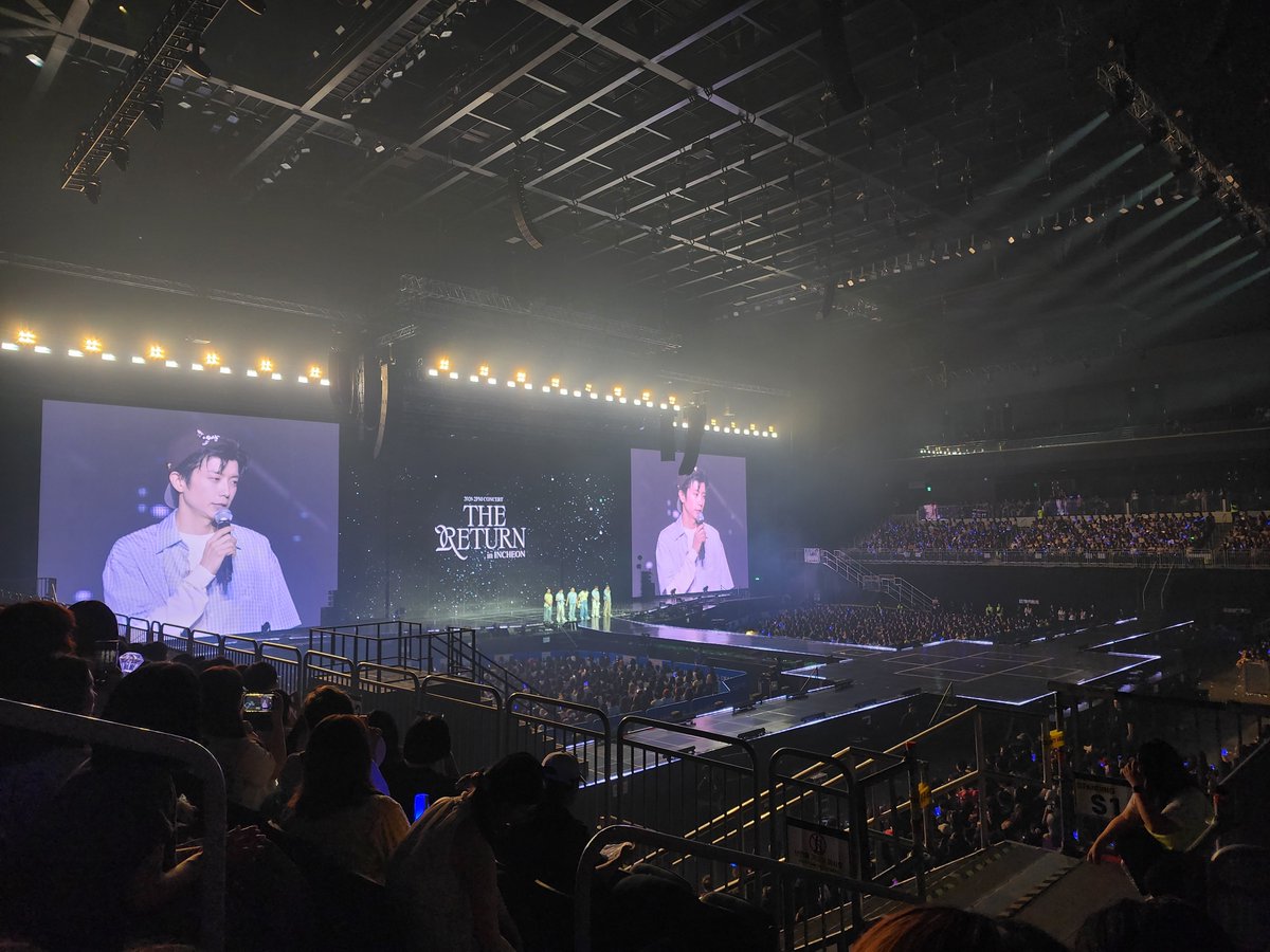 JPhiiaa's tweet photo. Thank you so much for this beautiful memory @Jun2daKAY @follow_nichkhun @taeccool @0430yes @dlwnsghek @2PMagreement211 

I flew 5000km just for 2PM and it was worth it, see you again ❤️ @follow_2PM 
#2PM #2PM_THE_RETURN #THE_RETURN_in_INCHEON https://t.co/ymoIJd4r6p