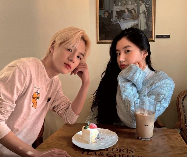 franorsca's tweet photo. dinner dan bahas kapan my pacar (ollie) podium https://t.co/oWtYgpLHyd