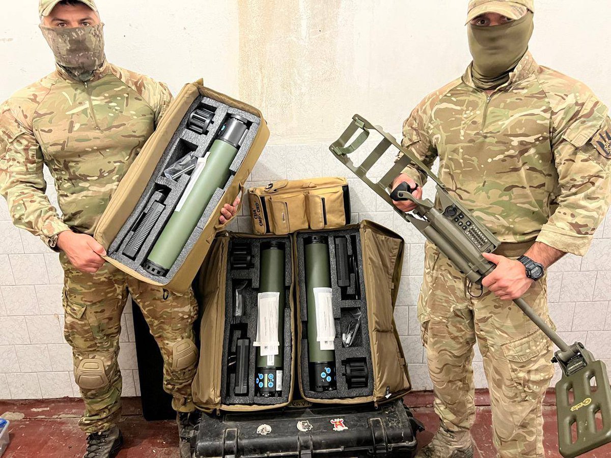 gaz_EOD's tweet photo. Pushing on :
I had a late night meet in Kharkiv region with a commander from another SBU team .. he gladly received x3 Saros concentrators for their medics and a CEIA detector for their missions as they were promised.. he was a very happy CO .!! 🇬🇧🐺🇺🇦 https://t.co/V56uIt95nn