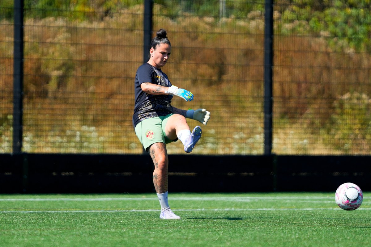 WolvesWomen's tweet photo. Nearing kick-off 🔜 https://t.co/uN6kwQVl8i