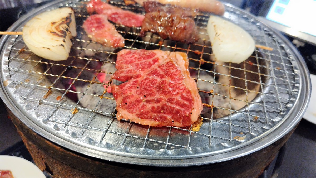 mamoclochan's tweet photo. 今年も無事にレベルアップ出来て、れにちゃんのサインが飾ってある横浜の国産焼肉屋さんでお祝い！
今年もオタ活に励みます！！ https://t.co/PjK1AxgDrf