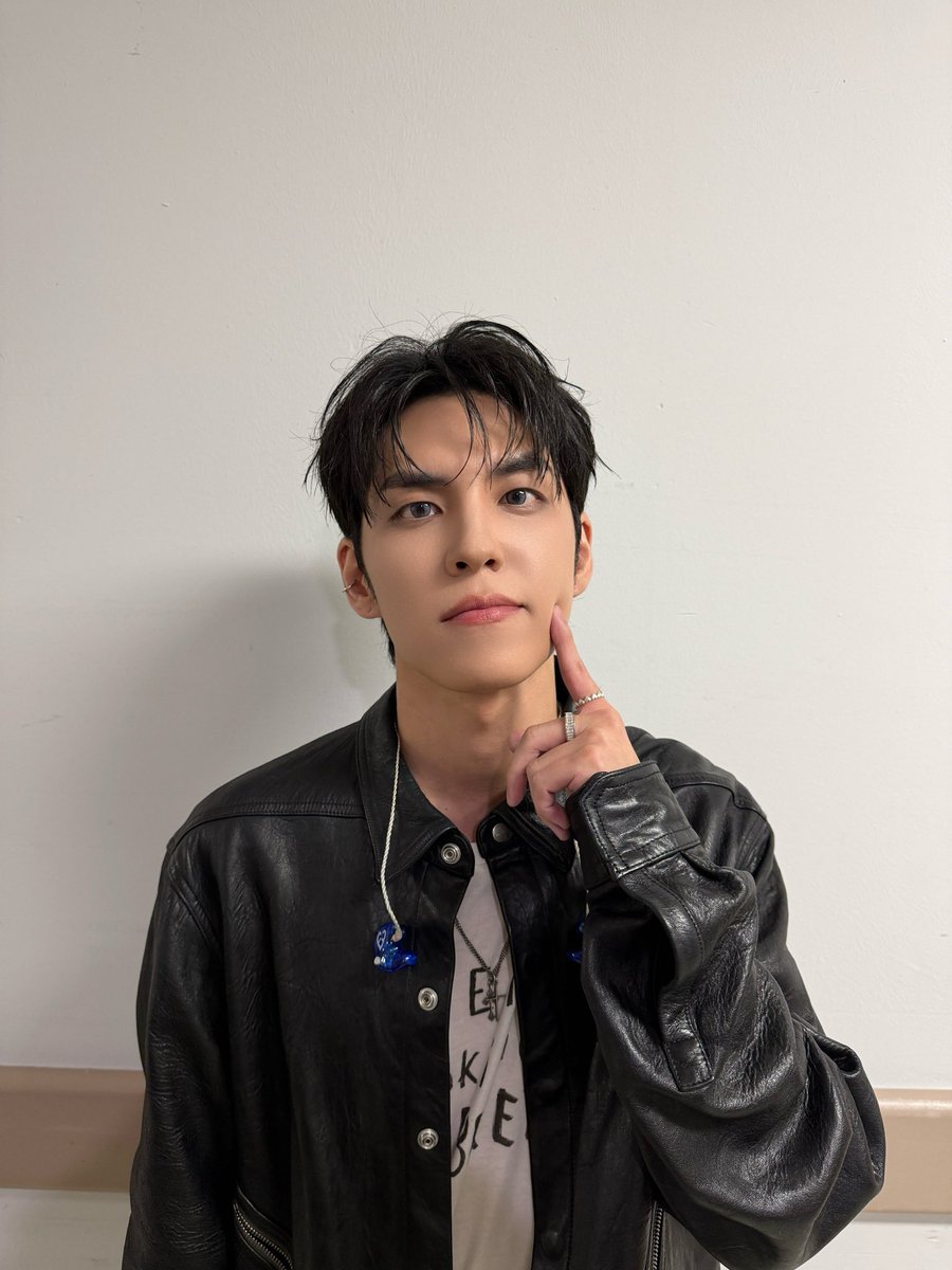 day6official's tweet photo. [ #DAY6_BEHIND ]

오랜만에 원필이의 사랑병동에 찾아와준 My Day 🏥
원필이가 멀리서도 My Day를 한눈에 찾을 수 있게 환하게 밝혀줘서 고마워요 🍀

#DAY6 #데이식스
#WONPIL #원필
#2026SBS가요대전SUMMER https://t.co/fsKEr5F6SV