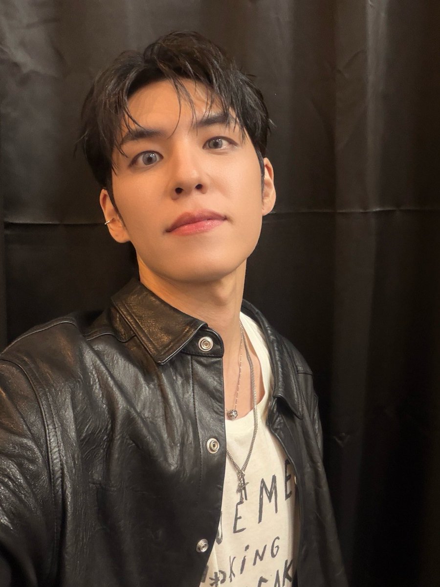 day6official's tweet photo. [ #DAY6_BEHIND ]

오랜만에 원필이의 사랑병동에 찾아와준 My Day 🏥
원필이가 멀리서도 My Day를 한눈에 찾을 수 있게 환하게 밝혀줘서 고마워요 🍀

#DAY6 #데이식스
#WONPIL #원필
#2026SBS가요대전SUMMER https://t.co/fsKEr5F6SV
