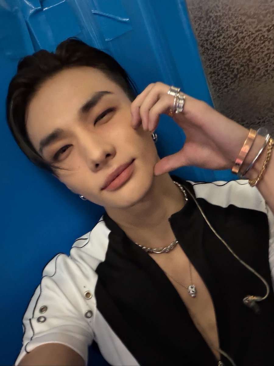 22Oomh's tweet photo. 영통하는 커플같다.. https://t.co/lo5tJCe7eZ