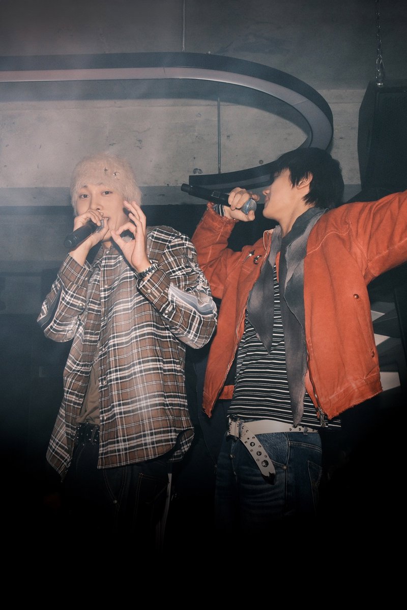 ofhyuI's tweet photo. lost in the noise, found in the moment. https://t.co/z5o87has1j