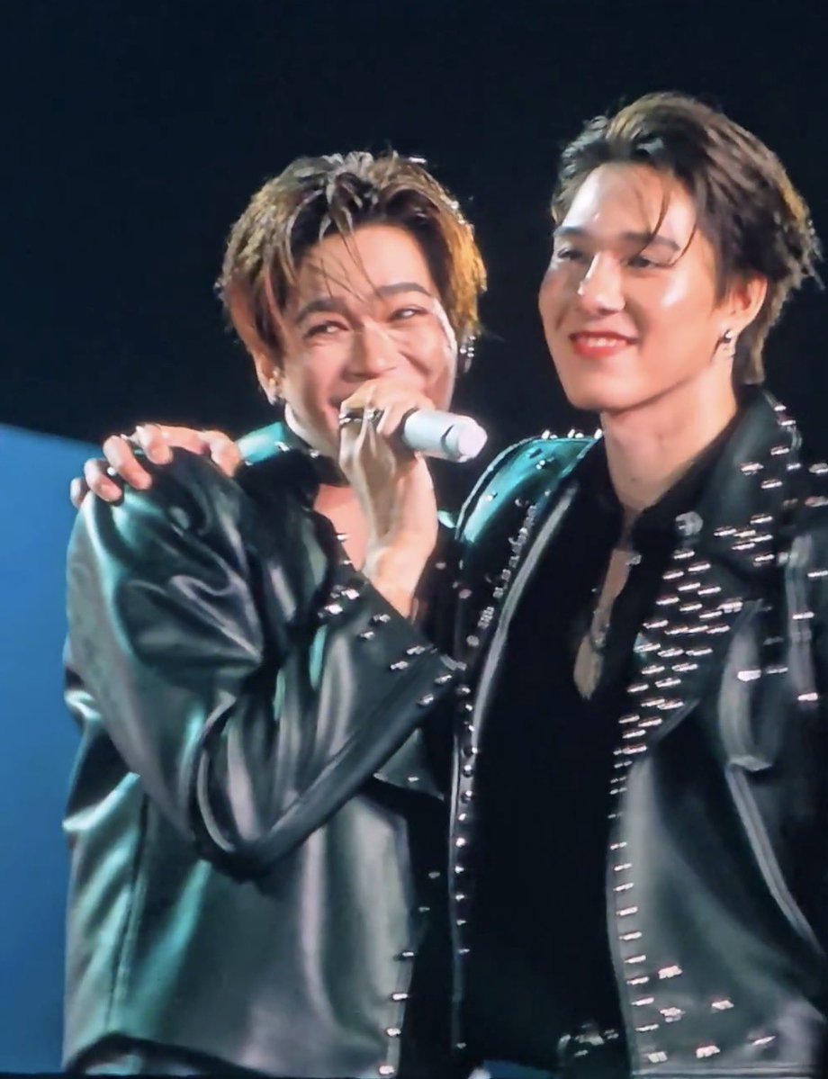 hirunslover's tweet photo. NANI?????? RIGHT IN FRONT OF JU WHATS HIS PROBLEMSJKDDJKDJSKJS https://t.co/Ohzvsk0t0S