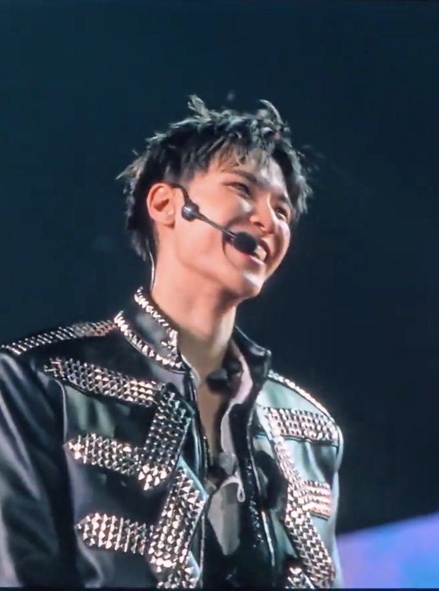 hirunslover's tweet photo. NANI?????? RIGHT IN FRONT OF JU WHATS HIS PROBLEMSJKDDJKDJSKJS https://t.co/Ohzvsk0t0S