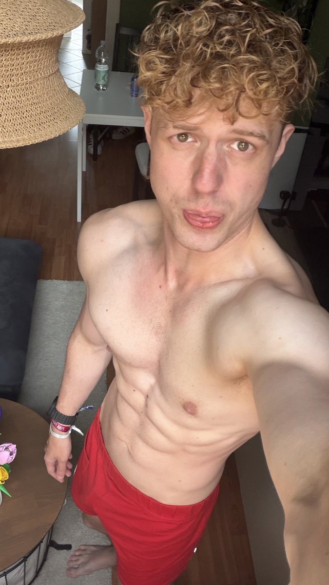 leon_rebell's tweet photo. Quick morning physigue check ✨
#gay #muscle #himbo https://t.co/Len3Y8eqxC