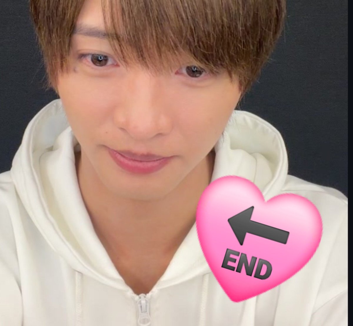 131620_tk23's tweet photo. ☃️配信終わって一息ついてタワレコ見てたらインライ通知、、ゲリラといえばやはりこの方。休みの日もというかもう常に生粋のアイドルやな感心する https://t.co/HoWsmOOKjB