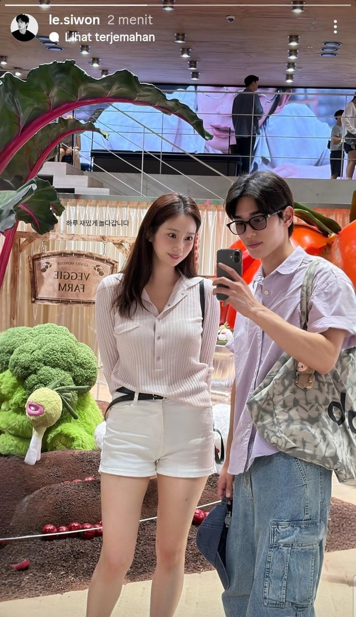 ifoundsome_'s tweet photo. สีเสื้อคู่ไปเลยล่ะ อิจสาพส 55555555555 https://t.co/Lu6ArVLrtd