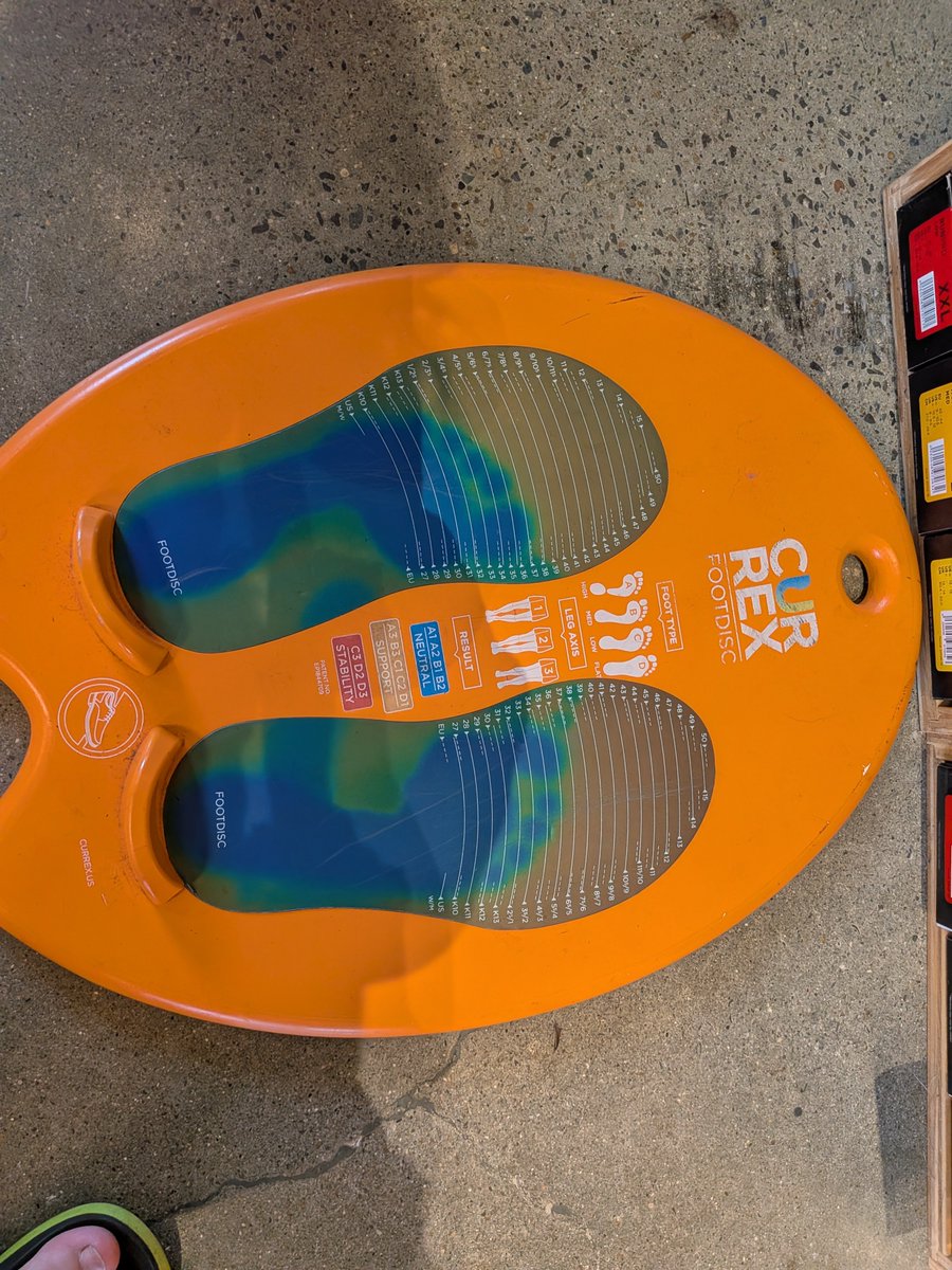 CaitIsTweeting's tweet photo. @thinkiamsad I got my feet measured yesterday at a running store, they used this. https://t.co/Yz2N6bbRlK