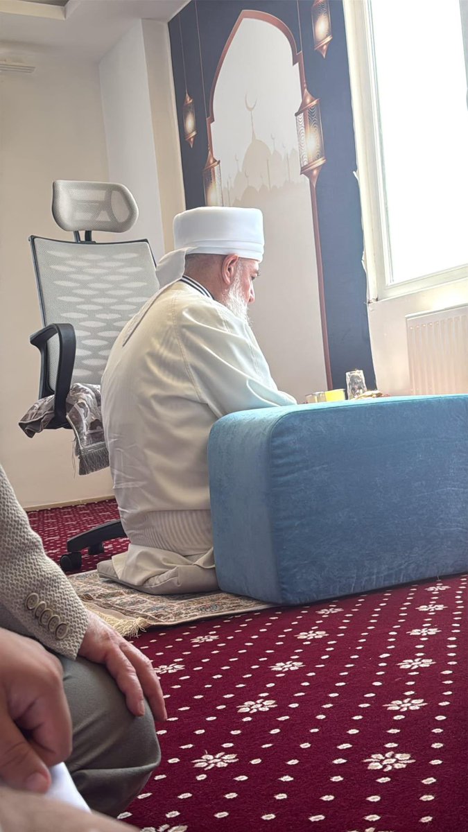 Beronayss's tweet photo. Seni düşünüyorum, KARİZMAM ARTIYOR SULTANIM https://t.co/fj2k18ASda
