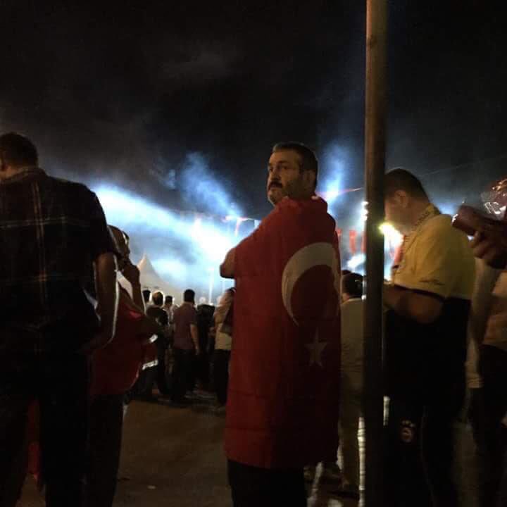 Ibrahim_Bayram_'s tweet photo. Bizler, Sebahattin Şirin’in kardeşleriyiz.

Ağabeyimizi tanıyan, kendisi ile muhabbeti olan herkes, kendisinin milli ve manevi değerlerine bağlılığının, devletine ve milletine olan sevgisinin ve sadakatinin şahididir.

Biliyorsun Reis hep seninleyiz!
@SebahattinReis https://t.co/YFyKN0ecrK