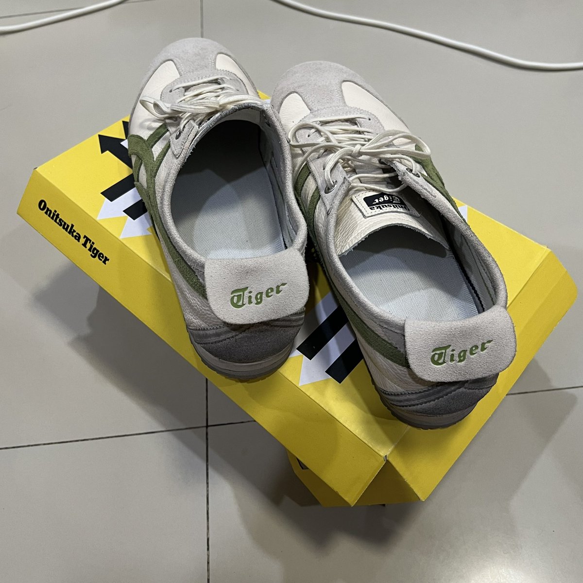 biesrw's tweet photo. รองเท้า onisuka tiger ซื้อจากโอซาก้า ไม่ค่อยได้ใส่ ปล่อยต่อ 2500 ครับ มีกล่อง มีถุงกระดาษให้ 

#ส่งต่อเสื้อผ้า #ส่งต่อเสื้อผ้ามือสอง #ส่งต่อรองเท้า #ส่งต่อเสื้อผ้าไอจี  #ส่งต่อ23begins #ส่งต่อtoohottooheal #ส่งต่อthejulymansion #ส่งต่cintage #ส่งต่อstylist https://t.co/yBLBBu5c5w