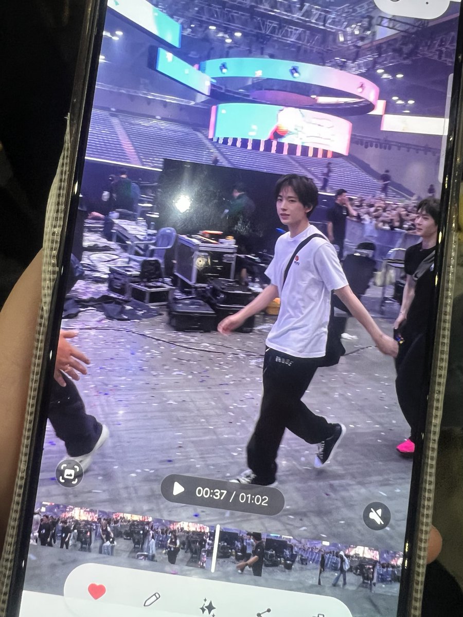 NYAN2NET's tweet photo. SBSで規制退場待ってたら、NCTWISHが目の前退勤して行ったｗｗｗｗｗｗｗｗさすがにバイト終わりすぎるゆうしｗｗｗｗｗｗｗｗｗｗｗｗｗ可愛い https://t.co/h5a8YRNzSY