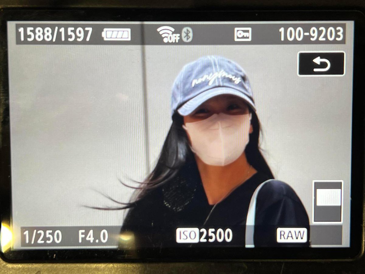 pawangdalgom's tweet photo. Jisoo safely arrived in Beijing for Salomon event tomorrow ❤️ take a rest unnie 🫶🏻

And WOAH SO MANY XIUQIS ARE COMING TO AIRPORT FOR JISOO 🥹 https://t.co/g6MaKxVuCS