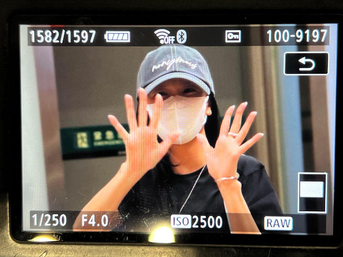 pawangdalgom's tweet photo. Jisoo safely arrived in Beijing for Salomon event tomorrow ❤️ take a rest unnie 🫶🏻

And WOAH SO MANY XIUQIS ARE COMING TO AIRPORT FOR JISOO 🥹 https://t.co/g6MaKxVuCS