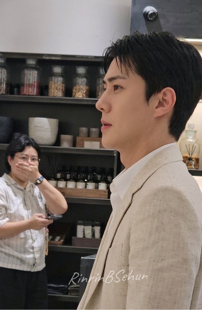 bysehunside's tweet photo. i'm her https://t.co/QI9Y1nOIHd