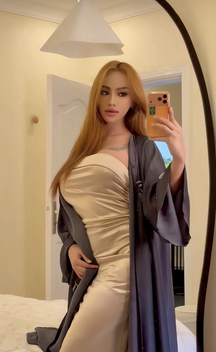 dresseqd's tweet photo. #jeddah_ladyboy 
#ladyboy_jeddah 
#ladyboy_both_in_jeddah

Bone to be.. https://t.co/bJJtVRs2z2
