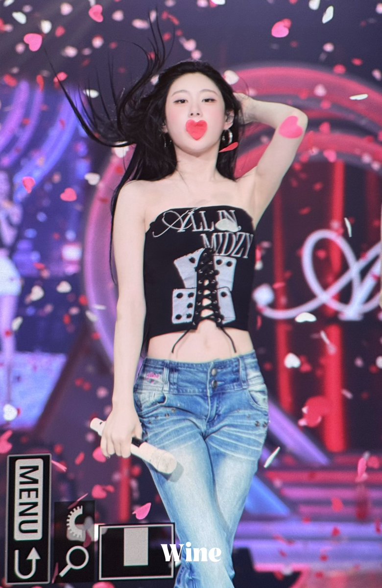 Wine_lcr0605's tweet photo. 260809 ❤️

#ITZY #CHAERYEONG #있지 #채령 https://t.co/JEbTyrA44L