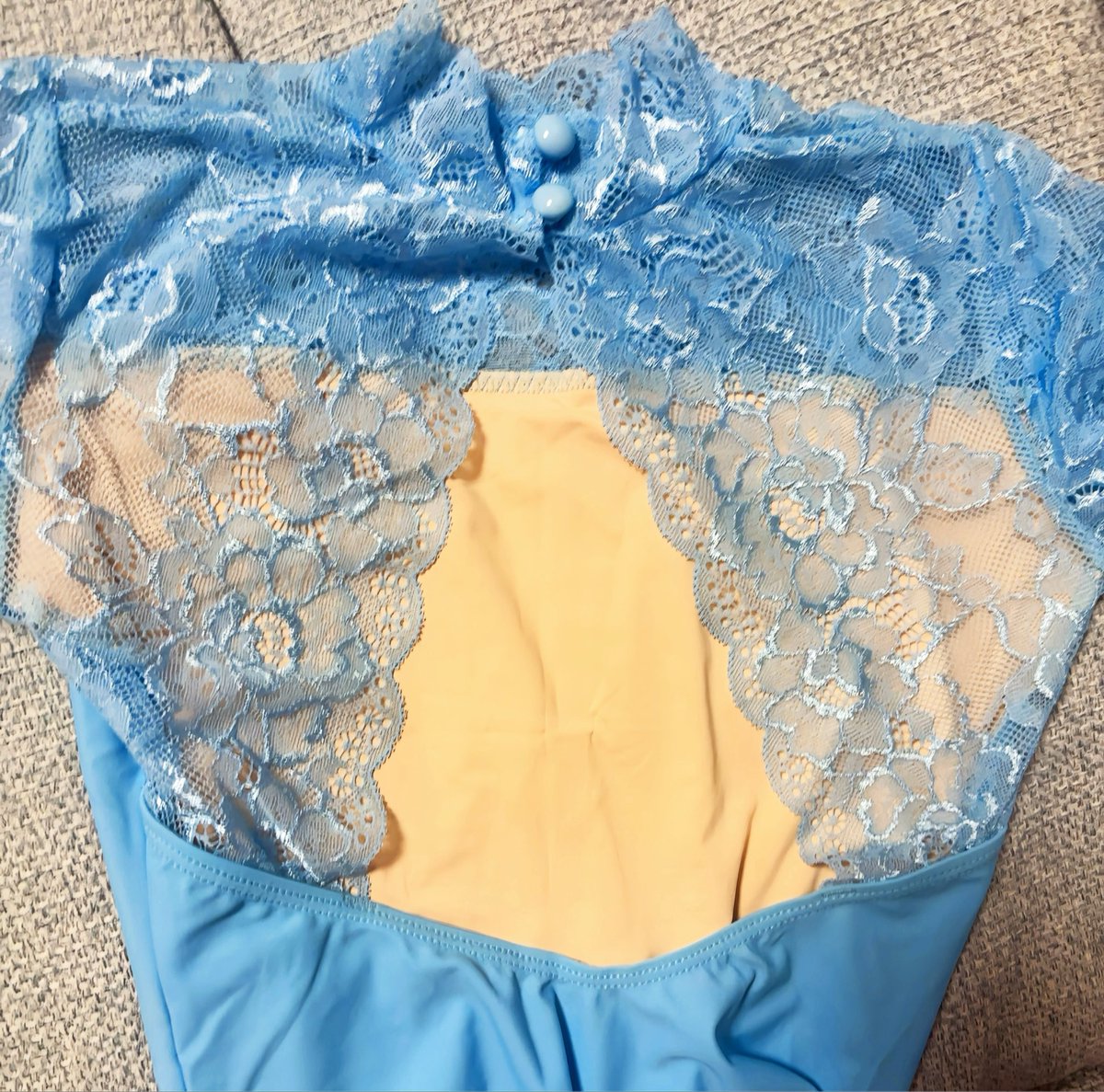 p66167012's tweet photo. 先生にお勧めされたバレエショップに行って、
この背中の感じがきれいで気に入って
初の水色レオタード購入🤭 https://t.co/CeGreAzBfH