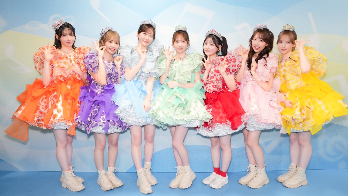 FRUITS_ZIPPER's tweet photo. ✨🎵NHK #うたであえたら2026 🎵✨

NHK夏の音楽祭 うたであえたら 🎵💛❤️💚🧡💜🩷🩵

8月15日(土)午後6時5分～10時＜中断あり＞　
総合・BSP4K　NHK ONEで同時・一週間見逃し配信あり

本日NHKホールにて収録に参加させていただきました💨
ぜひお楽しみに〜☺️✨

🔗番組詳細はこちら
https://t.co/meocdZkdba

#FRUITSZIPPER #ふるっぱー 
#フルーツジッパー