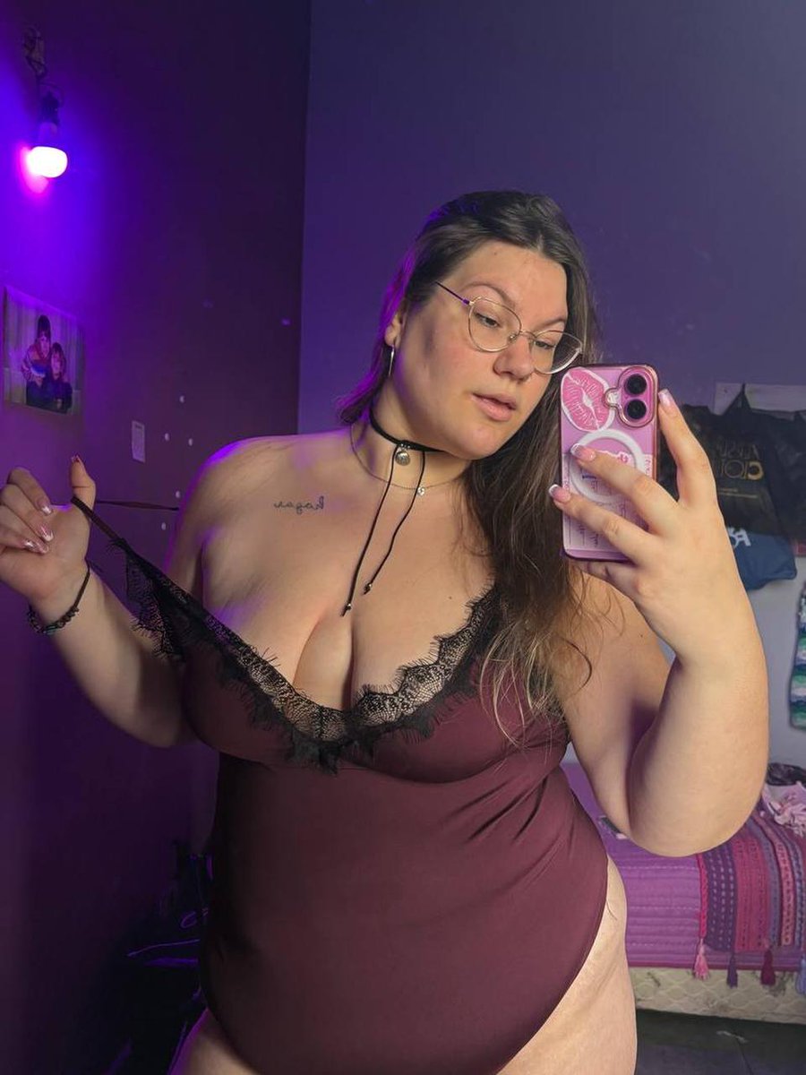 ENtry2k90_n's tweet photo. Chubby or fat, which word fits me best? https://t.co/3zrUV4o9jP