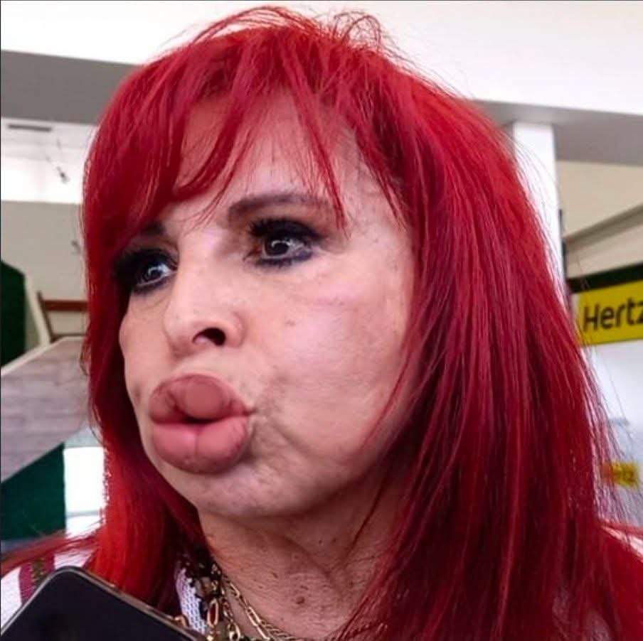 PestoShitzuinX's tweet photo. Jajajajajajajaj @LaydaSansores que mujer tan hermosa..... No ya bien! Me parece que hay personas que padecen una enfermedad mental que les provoca someterse a procedimientos estéticos de manera compulsiva. Aún y cuando su cara quede como un Picasso. Saludos. https://t.co/z4aqK77NYf