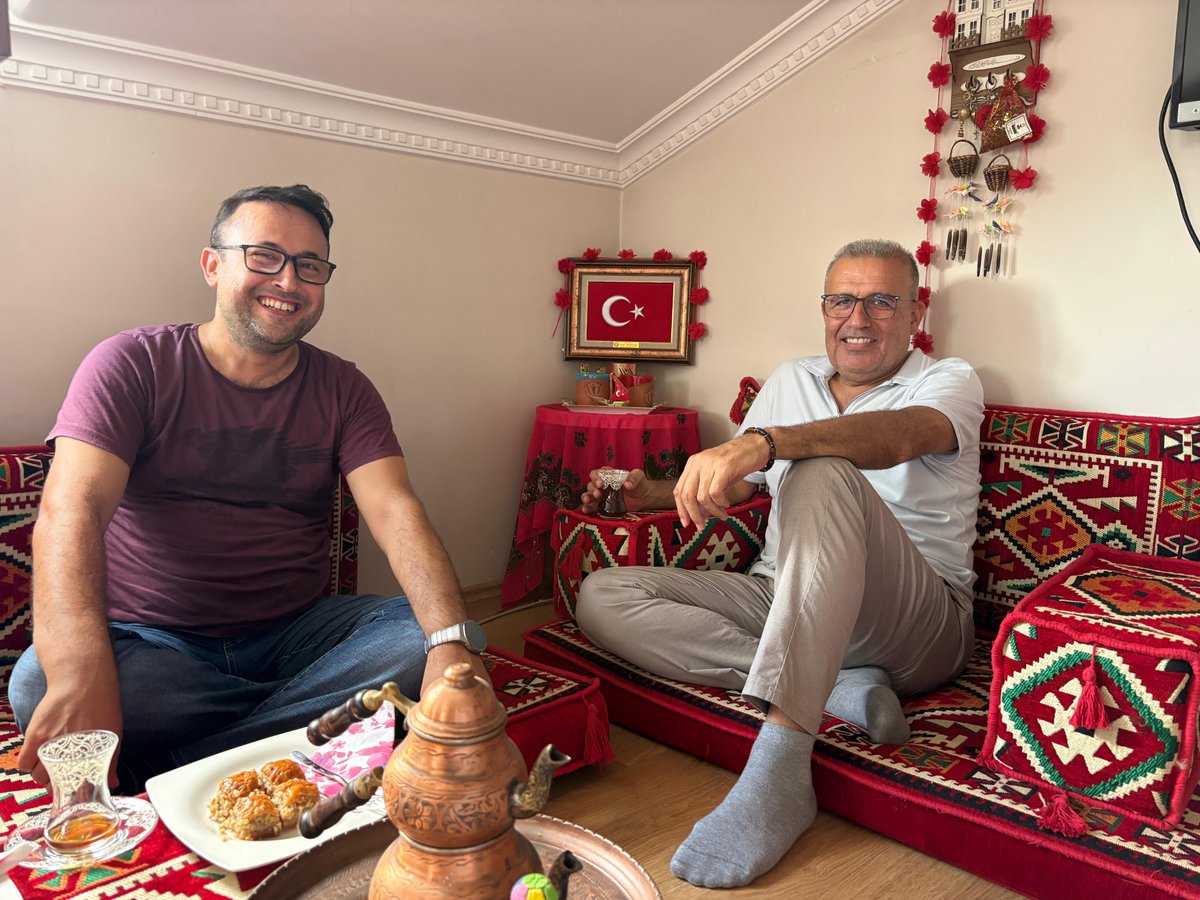 PervinKAPLAN11's tweet photo. İstanbul Üniversiteler Şube Sağlık Sen   Kıymetli Başkanım İsmail Çor  , Kıymetli hemşehrim Baş temsilcimiz Mehmet Ali Doğan  hanemizi ziyaret ettiler .Kıymetli İsmail Başkanım ve Mehmet Ali kardeşimi onur şeref verdiler hanemize  yürekten teşekkür ederim @ismailcor33 @sagliksen https://t.co/V1dkoZnD2v